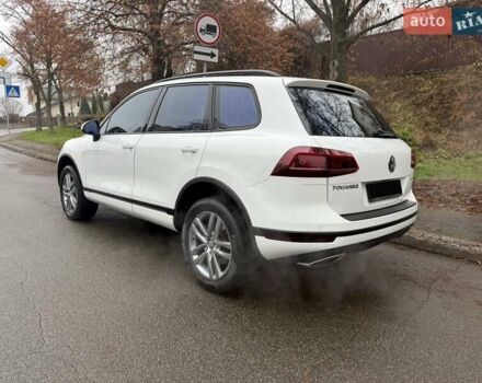 Белый Фольксваген Туарег, объемом двигателя 2.97 л и пробегом 161 тыс. км за 33000 $, фото 4 на Automoto.ua