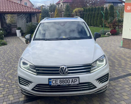 Білий Фольксваген Туарег, об'ємом двигуна 2.97 л та пробігом 250 тис. км за 32500 $, фото 2 на Automoto.ua