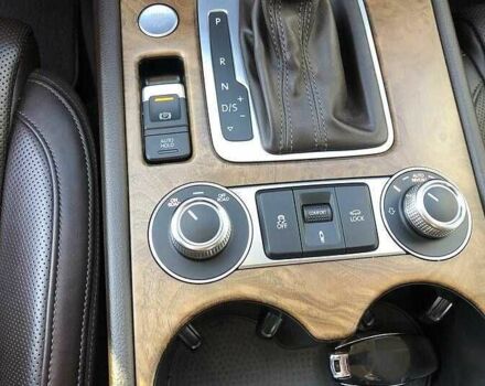 Белый Фольксваген Туарег, объемом двигателя 3 л и пробегом 136 тыс. км за 23000 $, фото 15 на Automoto.ua