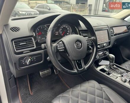 Белый Фольксваген Туарег, объемом двигателя 2.97 л и пробегом 215 тыс. км за 27900 $, фото 20 на Automoto.ua