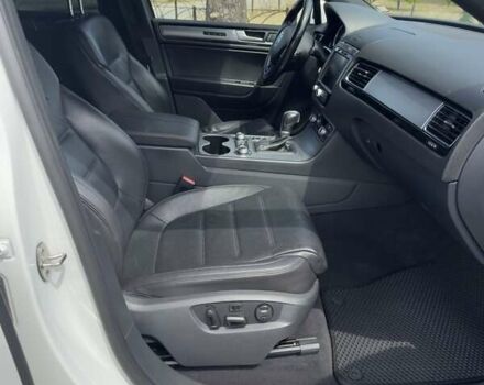 Белый Фольксваген Туарег, объемом двигателя 2.97 л и пробегом 185 тыс. км за 33500 $, фото 14 на Automoto.ua