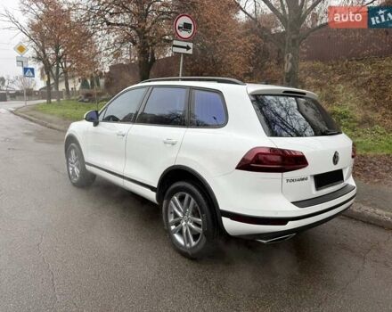 Белый Фольксваген Туарег, объемом двигателя 2.97 л и пробегом 161 тыс. км за 33000 $, фото 3 на Automoto.ua