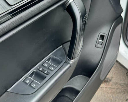 Білий Фольксваген Туарег, об'ємом двигуна 3 л та пробігом 192 тис. км за 31000 $, фото 20 на Automoto.ua