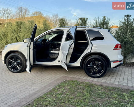 Білий Фольксваген Туарег, об'ємом двигуна 3 л та пробігом 229 тис. км за 32600 $, фото 25 на Automoto.ua