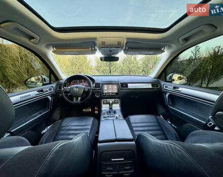 Білий Фольксваген Туарег, об'ємом двигуна 3 л та пробігом 229 тис. км за 32600 $, фото 32 на Automoto.ua