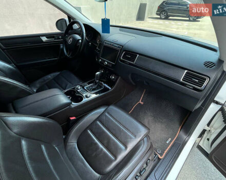 Белый Фольксваген Туарег, объемом двигателя 2.97 л и пробегом 237 тыс. км за 28500 $, фото 8 на Automoto.ua