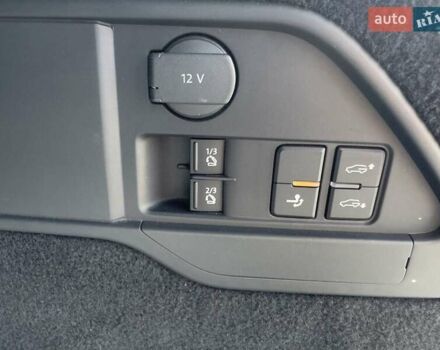 Белый Фольксваген Туарег, объемом двигателя 2.97 л и пробегом 185 тыс. км за 33500 $, фото 3 на Automoto.ua