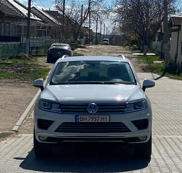 Білий Фольксваген Туарег, об'ємом двигуна 2.97 л та пробігом 57 тис. км за 45000 $, фото 4 на Automoto.ua