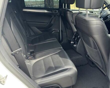 Белый Фольксваген Туарег, объемом двигателя 2.97 л и пробегом 185 тыс. км за 33500 $, фото 12 на Automoto.ua