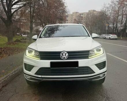 Белый Фольксваген Туарег, объемом двигателя 2.97 л и пробегом 161 тыс. км за 33000 $, фото 6 на Automoto.ua