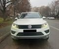 Белый Фольксваген Туарег, объемом двигателя 2.97 л и пробегом 161 тыс. км за 33000 $, фото 6 на Automoto.ua