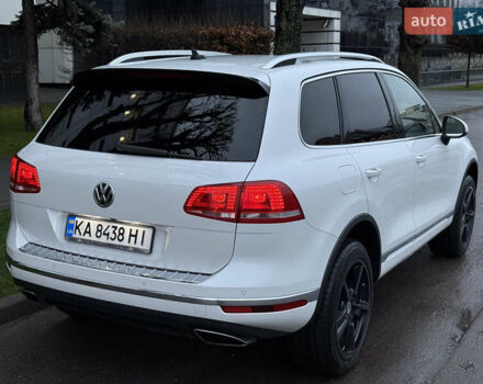Белый Фольксваген Туарег, объемом двигателя 2.97 л и пробегом 147 тыс. км за 36900 $, фото 2 на Automoto.ua