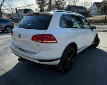 Белый Фольксваген Туарег, объемом двигателя 3 л и пробегом 66 тыс. км за 10000 $, фото 4 на Automoto.ua