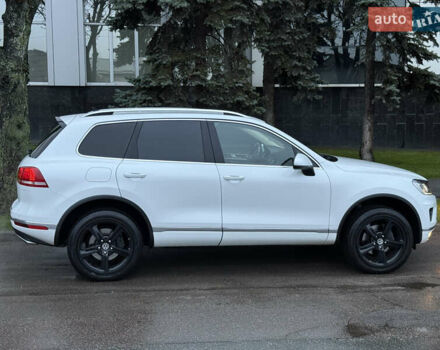 Белый Фольксваген Туарег, объемом двигателя 2.97 л и пробегом 147 тыс. км за 36900 $, фото 1 на Automoto.ua