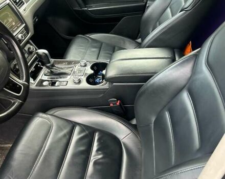 Белый Фольксваген Туарег, объемом двигателя 2.97 л и пробегом 292 тыс. км за 29900 $, фото 5 на Automoto.ua