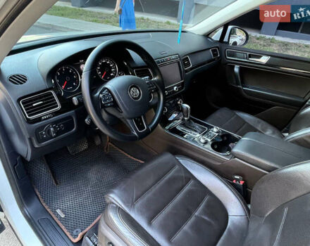 Белый Фольксваген Туарег, объемом двигателя 2.97 л и пробегом 237 тыс. км за 28500 $, фото 34 на Automoto.ua