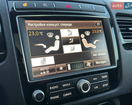 Білий Фольксваген Туарег, об'ємом двигуна 3 л та пробігом 165 тис. км за 29500 $, фото 27 на Automoto.ua