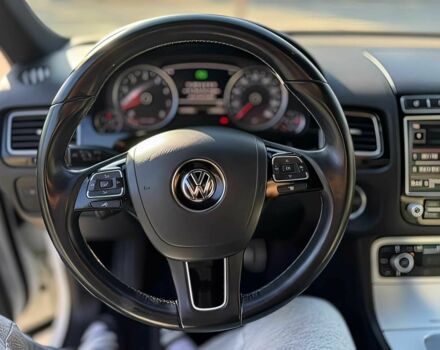 Білий Фольксваген Туарег, об'ємом двигуна 3 л та пробігом 57 тис. км за 8000 $, фото 8 на Automoto.ua