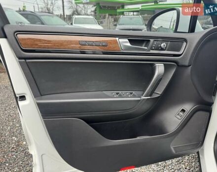 Белый Фольксваген Туарег, объемом двигателя 2.97 л и пробегом 215 тыс. км за 27900 $, фото 19 на Automoto.ua