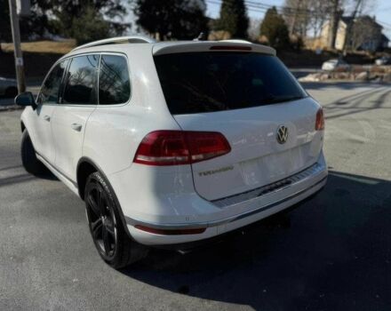 Белый Фольксваген Туарег, объемом двигателя 3 л и пробегом 66 тыс. км за 10000 $, фото 3 на Automoto.ua