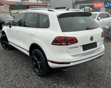 Белый Фольксваген Туарег, объемом двигателя 2.97 л и пробегом 215 тыс. км за 27900 $, фото 56 на Automoto.ua