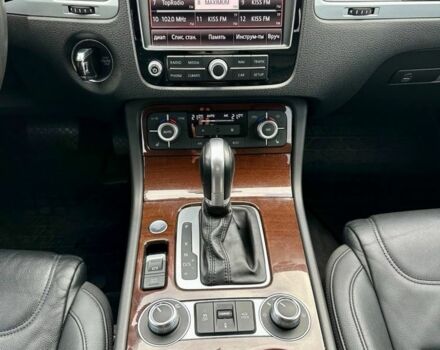 Білий Фольксваген Туарег, об'ємом двигуна 3 л та пробігом 180 тис. км за 29500 $, фото 17 на Automoto.ua