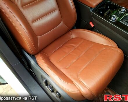 Белый Фольксваген Туарег, объемом двигателя 3 л и пробегом 194 тыс. км за 29500 $, фото 7 на Automoto.ua