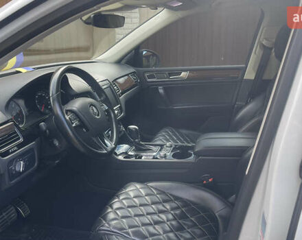 Білий Фольксваген Туарег, об'ємом двигуна 2.97 л та пробігом 250 тис. км за 32500 $, фото 20 на Automoto.ua