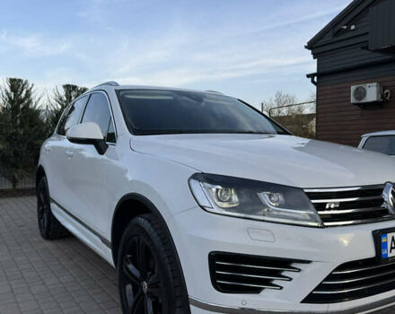 Білий Фольксваген Туарег, об'ємом двигуна 3 л та пробігом 229 тис. км за 32600 $, фото 4 на Automoto.ua