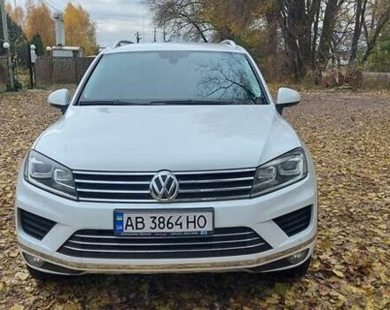 Белый Фольксваген Туарег, объемом двигателя 3 л и пробегом 103 тыс. км за 27500 $, фото 1 на Automoto.ua