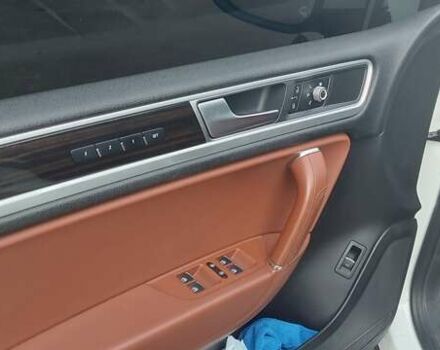 Белый Фольксваген Туарег, объемом двигателя 3 л и пробегом 103 тыс. км за 27500 $, фото 8 на Automoto.ua