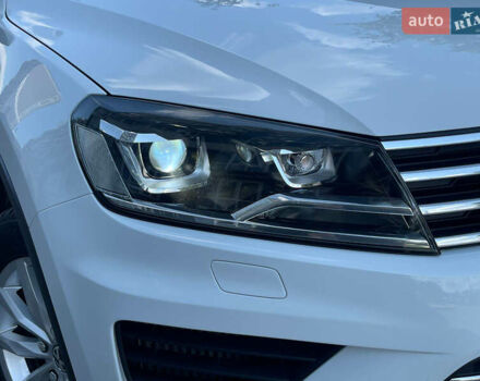 Белый Фольксваген Туарег, объемом двигателя 2.97 л и пробегом 237 тыс. км за 28500 $, фото 3 на Automoto.ua
