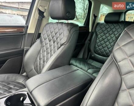 Белый Фольксваген Туарег, объемом двигателя 2.97 л и пробегом 215 тыс. км за 27900 $, фото 15 на Automoto.ua