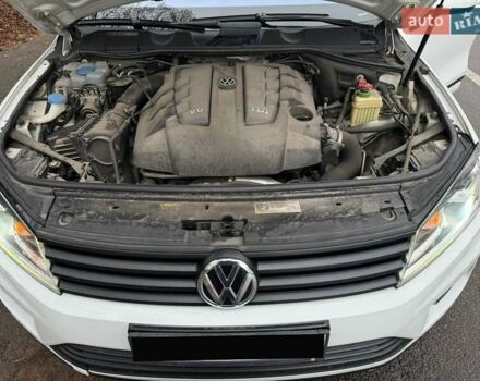 Белый Фольксваген Туарег, объемом двигателя 2.97 л и пробегом 161 тыс. км за 33000 $, фото 37 на Automoto.ua
