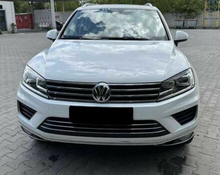 Белый Фольксваген Туарег, объемом двигателя 3 л и пробегом 110 тыс. км за 22000 $, фото 1 на Automoto.ua
