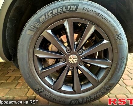 Белый Фольксваген Туарег, объемом двигателя 3 л и пробегом 194 тыс. км за 29500 $, фото 4 на Automoto.ua