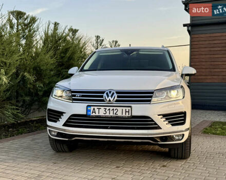 Білий Фольксваген Туарег, об'ємом двигуна 3 л та пробігом 229 тис. км за 32600 $, фото 23 на Automoto.ua