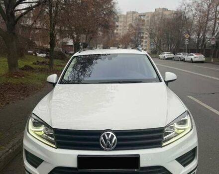 Белый Фольксваген Туарег, объемом двигателя 2.97 л и пробегом 161 тыс. км за 33000 $, фото 5 на Automoto.ua