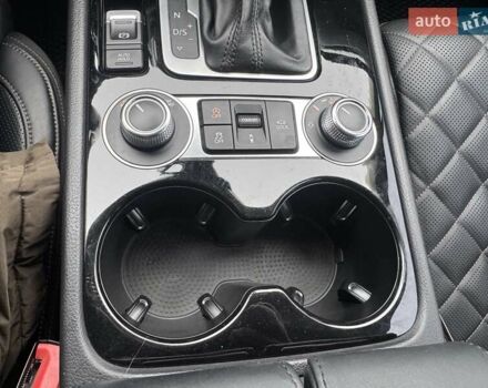 Белый Фольксваген Туарег, объемом двигателя 2.97 л и пробегом 215 тыс. км за 27900 $, фото 10 на Automoto.ua