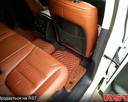 Белый Фольксваген Туарег, объемом двигателя 3 л и пробегом 194 тыс. км за 29500 $, фото 6 на Automoto.ua