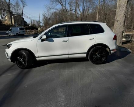 Білий Фольксваген Туарег, об'ємом двигуна 3 л та пробігом 57 тис. км за 8000 $, фото 2 на Automoto.ua