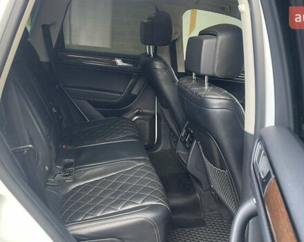 Білий Фольксваген Туарег, об'ємом двигуна 2.97 л та пробігом 250 тис. км за 32500 $, фото 27 на Automoto.ua