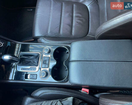 Белый Фольксваген Туарег, объемом двигателя 2.97 л и пробегом 237 тыс. км за 28500 $, фото 7 на Automoto.ua