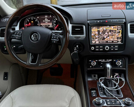 Белый Фольксваген Туарег, объемом двигателя 2.97 л и пробегом 147 тыс. км за 36900 $, фото 4 на Automoto.ua