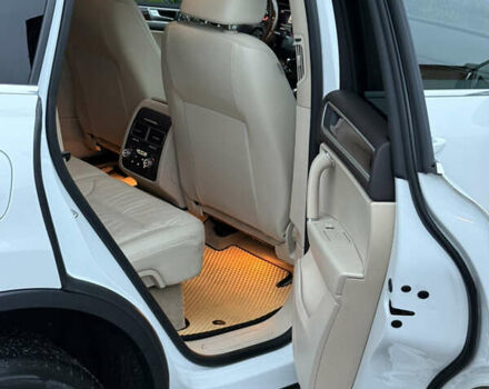 Белый Фольксваген Туарег, объемом двигателя 2.97 л и пробегом 147 тыс. км за 36900 $, фото 6 на Automoto.ua