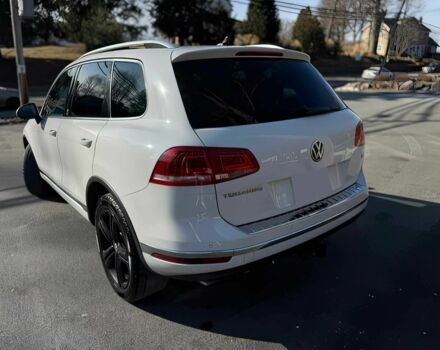 Білий Фольксваген Туарег, об'ємом двигуна 3 л та пробігом 57 тис. км за 8000 $, фото 5 на Automoto.ua