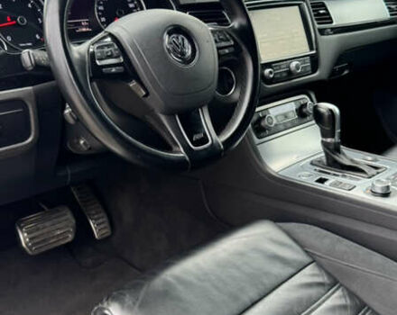 Білий Фольксваген Туарег, об'ємом двигуна 3 л та пробігом 192 тис. км за 31000 $, фото 22 на Automoto.ua