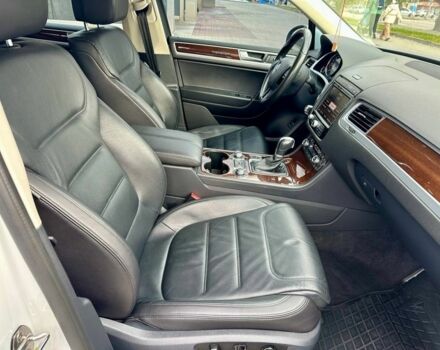 Білий Фольксваген Туарег, об'ємом двигуна 3 л та пробігом 180 тис. км за 29500 $, фото 20 на Automoto.ua