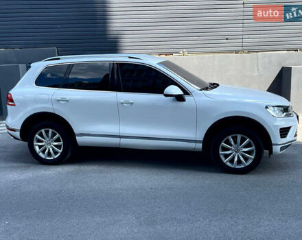 Белый Фольксваген Туарег, объемом двигателя 2.97 л и пробегом 237 тыс. км за 28500 $, фото 23 на Automoto.ua