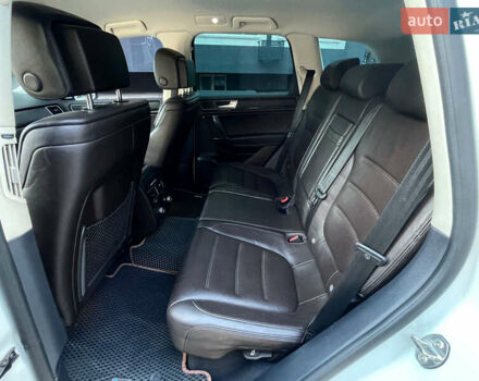 Белый Фольксваген Туарег, объемом двигателя 2.97 л и пробегом 237 тыс. км за 28500 $, фото 26 на Automoto.ua